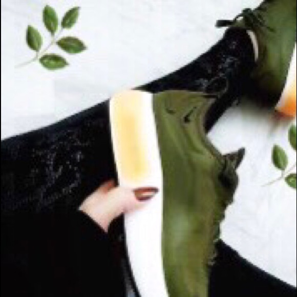 💚 WMNS AIR MAX DIA SNKRS OLIVE Nike (7) - Picture 1 of 12